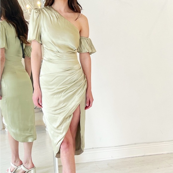 Elliatt Angela Dress in sage green NWT